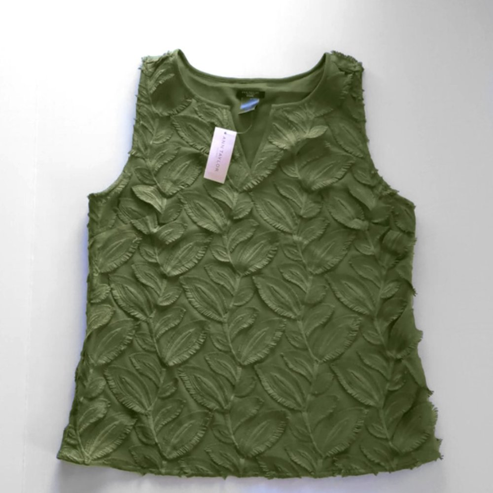 Ann Taylor factory leaf print shell tank